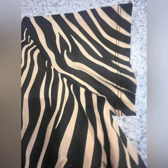 Smash + Tess The T-Shirt Bodysuit
Lexi Leopard - Picture 3 of 7